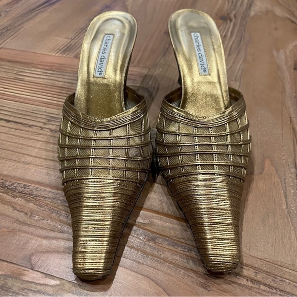 Women's gold bronze kitten heels metal metallic leather open back size 8 slides - Picture 4 of 15